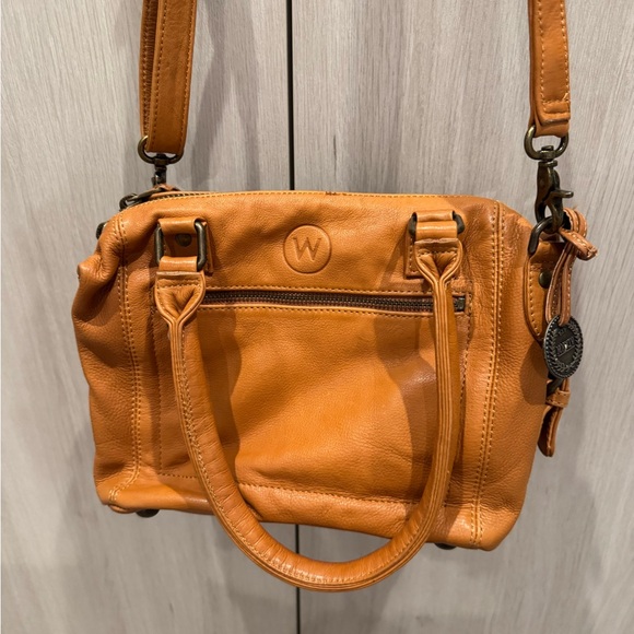 Wanderers Travel Co. Tan Leather Crossbody Bag - Picture 9 of 12